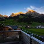 Apartment Chuenislodge1 Neu, Grosse Terrasse & Designerofen, Praechtige Aussicht