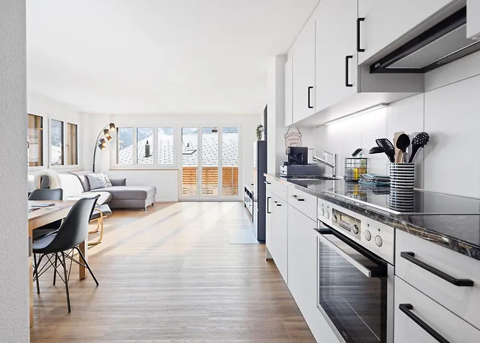 Chuenislodge1 Neu, Grosse Terrasse & Designerofen, Praechtige Aussicht