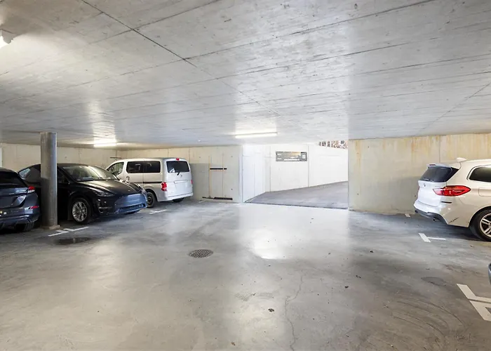 Chuenislodge1 Neu, Grosse Terrasse & Designerofen, Praechtige Aussicht