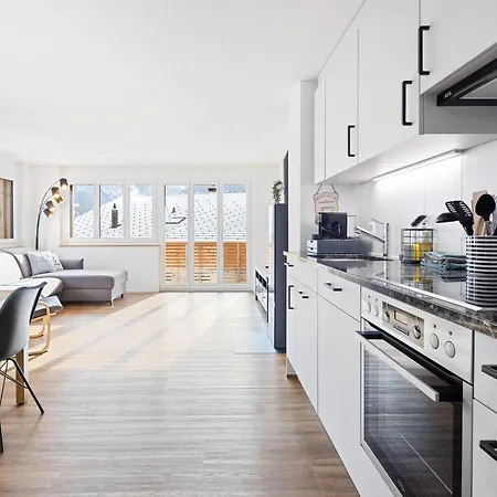 Chuenislodge1 Neu, Grosse Terrasse & Designerofen, Praechtige Aussicht